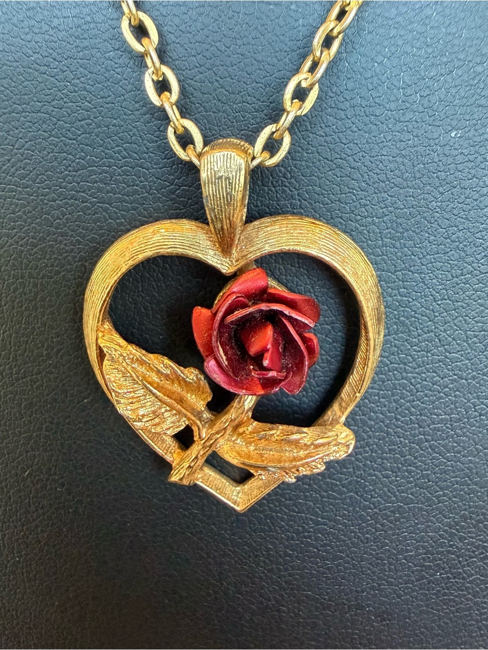 Vintage molded metal red rose heart pendant necklace